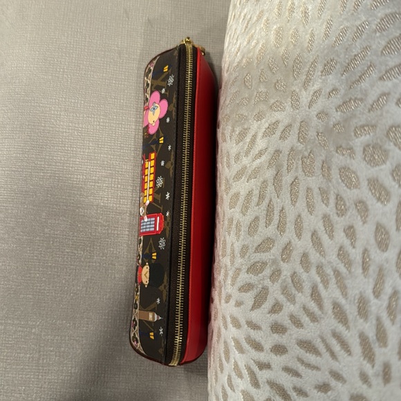 Louis Vuitton 2021 Christmas Animation Pencil Pouch London - Picture 8 of 16